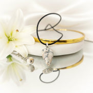 Merlinite, sur collier ou en Galet, agate opale dendritique - Secret de Cristaux