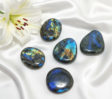 Pierre de Labradorite galet, de poche, bloc à poser - Secret de Cristaux