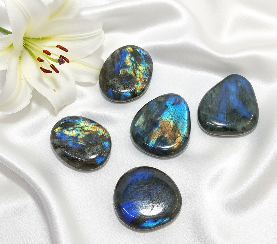 Pierre de Labradorite galet, de poche, bloc à poser - Secret de Cristaux