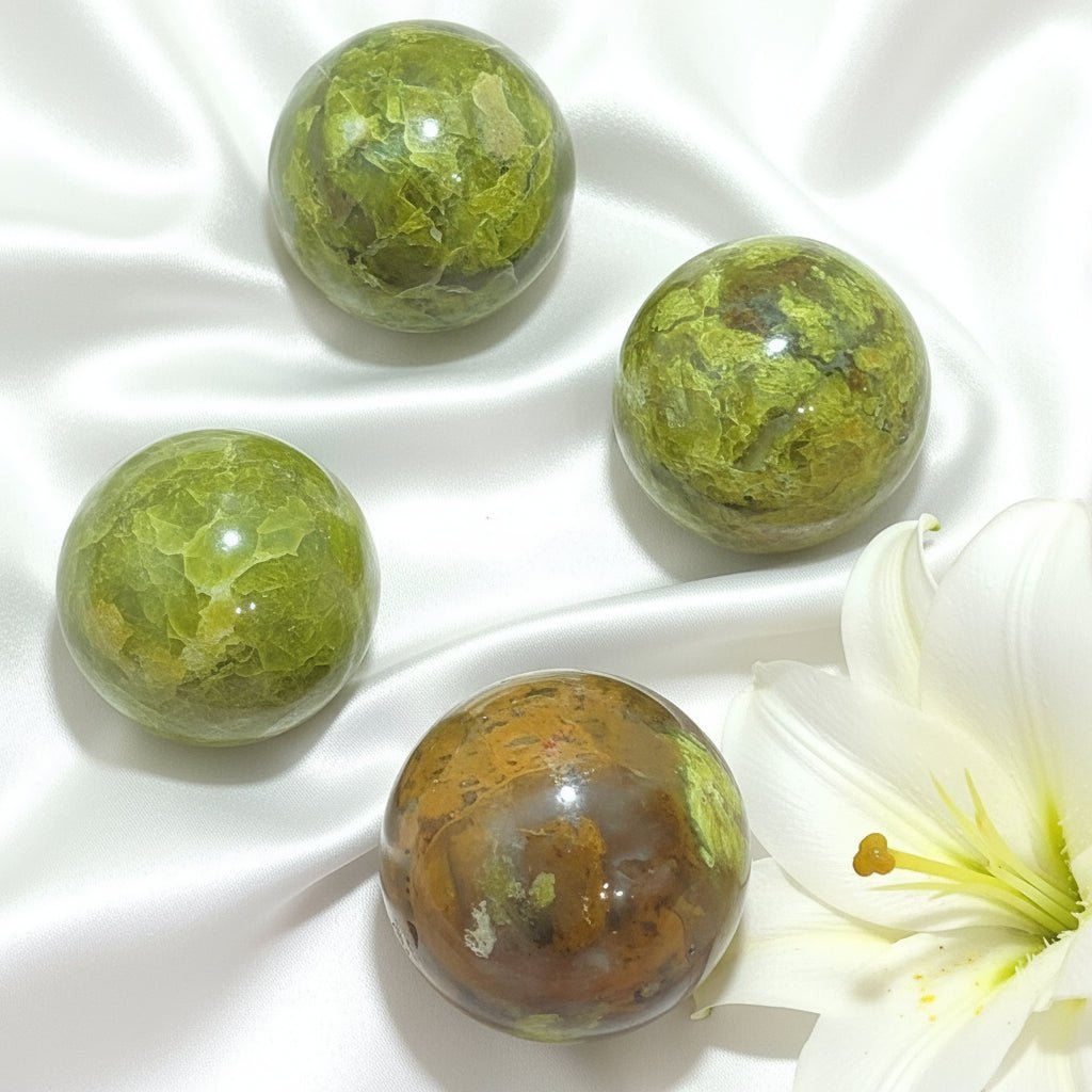 Opale verte AA extra en Galet, Sphère, au choix - Secret de Cristaux
