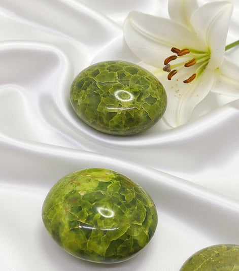 Opale verte AA extra en Galet, Sphère, au choix - Secret de Cristaux