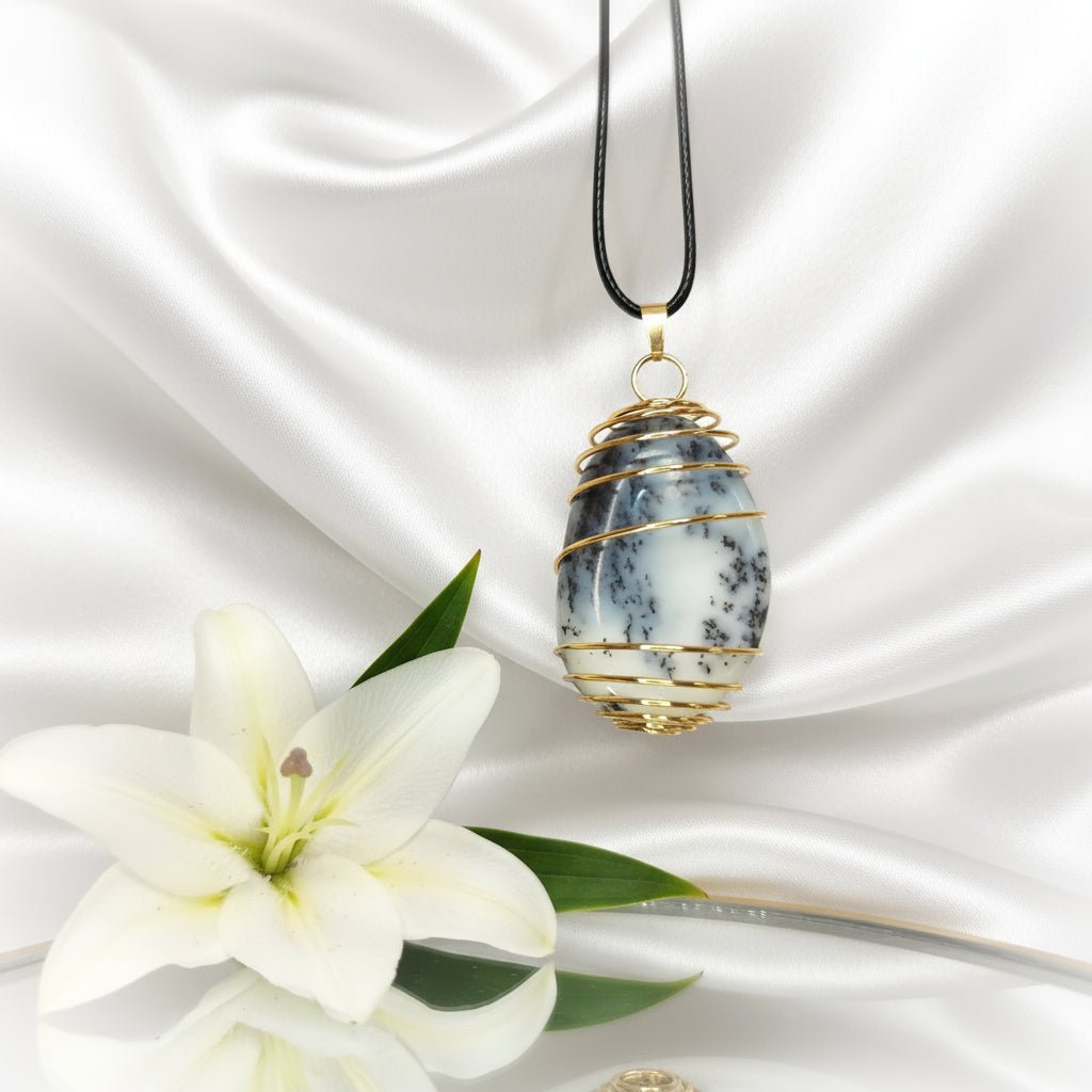 Merlinite, sur collier ou en Galet, agate opale dendritique - Secret de Cristaux