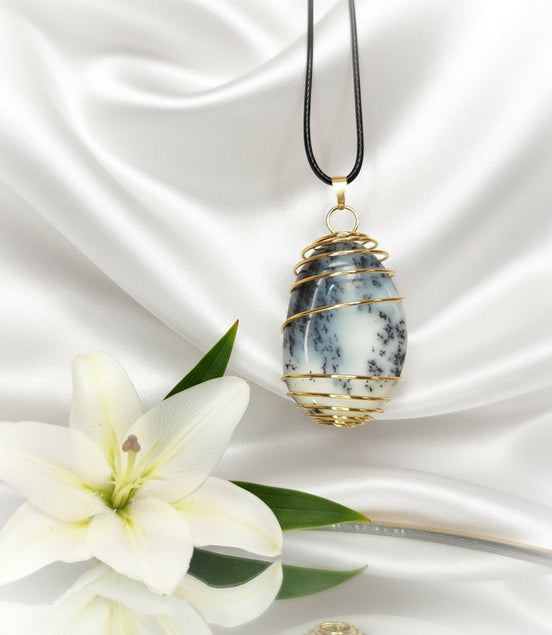 Merlinite, sur collier ou en Galet, agate opale dendritique - Secret de Cristaux