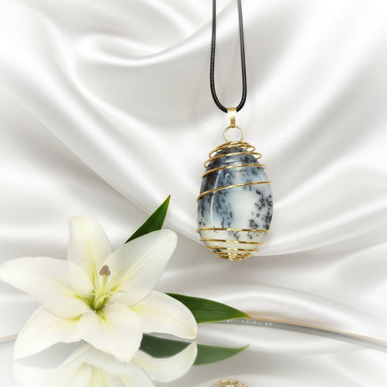 Merlinite, sur collier ou en Galet, agate opale dendritique - Secret de Cristaux