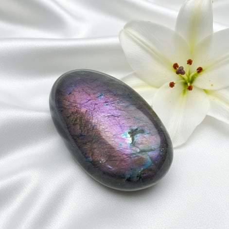 Pierre de Labradorite galet, de poche, bloc à poser - Secret de Cristaux