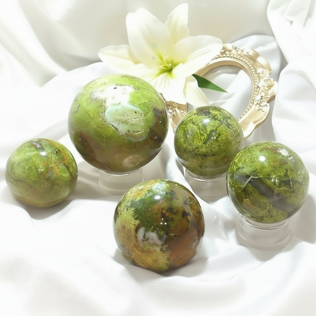 Opale verte AA extra en Galet, Sphère, au choix - Secret de Cristaux