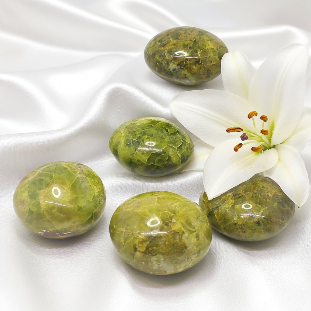 Opale verte AA extra en Galet, Sphère, au choix - Secret de Cristaux