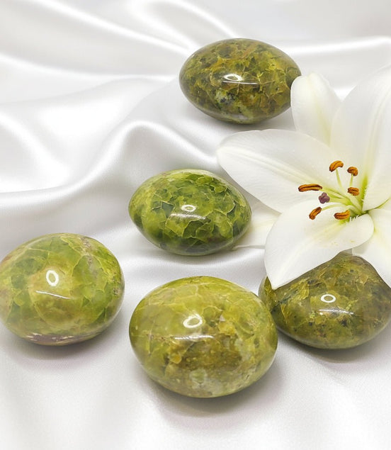 Opale verte AA extra en Galet, Sphère, au choix - Secret de Cristaux