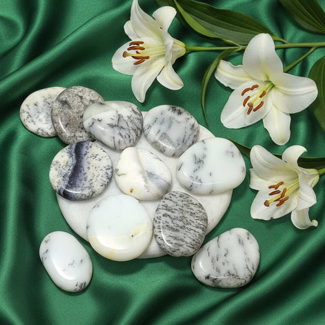 Merlinite, sur collier ou en Galet, agate opale dendritique - Secret de Cristaux