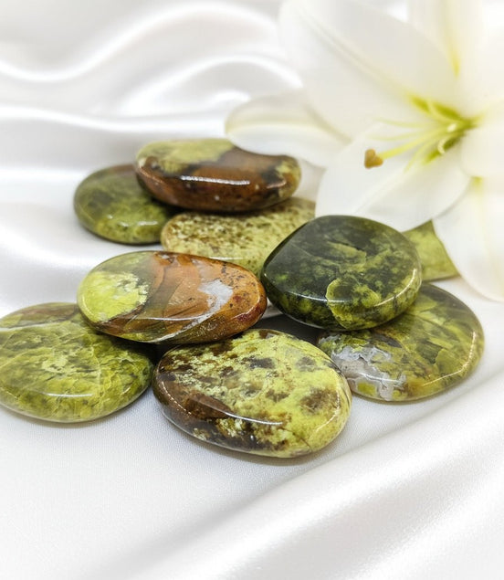 Opale verte AA extra en Galet, Sphère, au choix - Secret de Cristaux