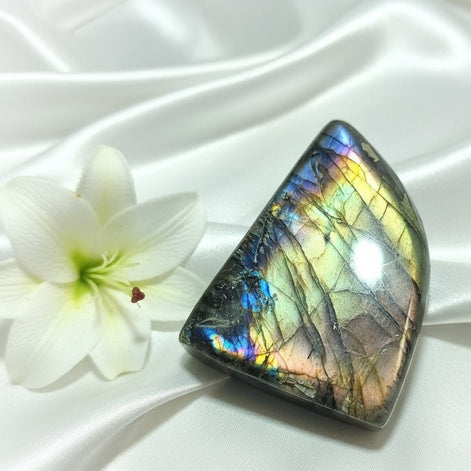 Pierre de Labradorite galet, de poche, bloc à poser - Secret de Cristaux