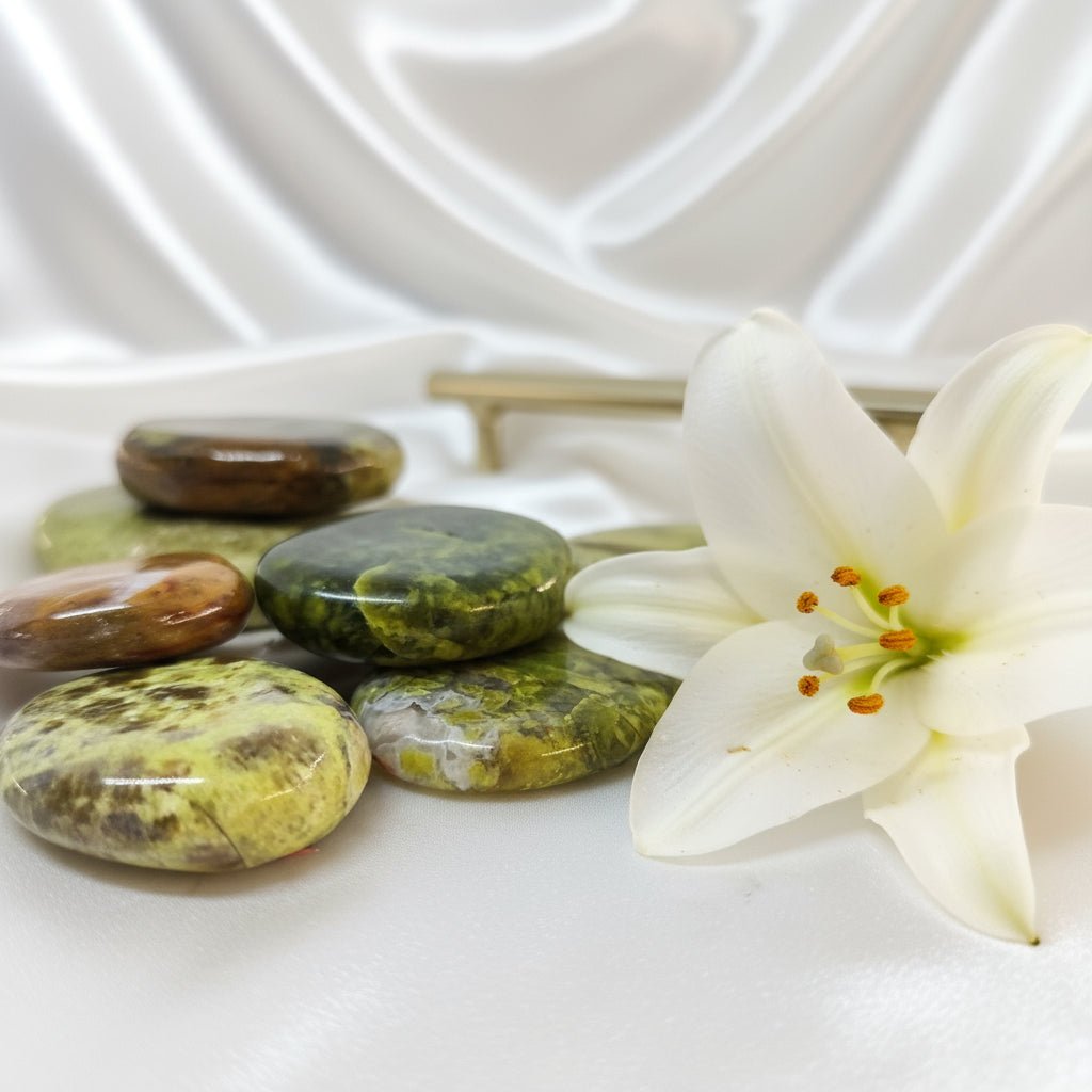 Opale verte AA extra en Galet, Sphère, au choix - Secret de Cristaux