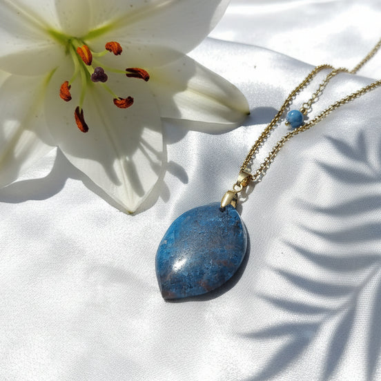 pierre apatite vertus bijoux collier doré