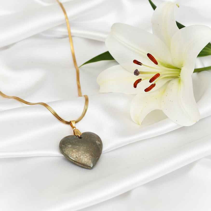 Collier Éclat doré en Pyrite sur chaine