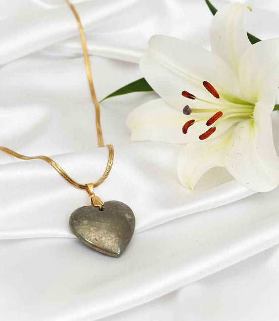 Collier Éclat doré en Pyrite sur chaine