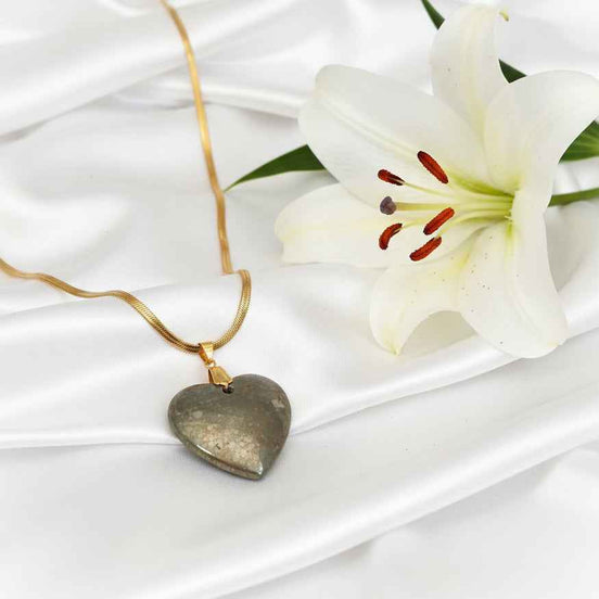 Collier Éclat doré en Pyrite sur chaine