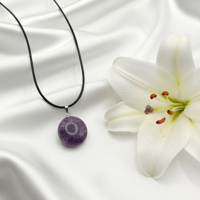 collier enfant en pierres lépidolite