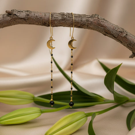 Boucles d'oreilles lune doré en tourmaline noire