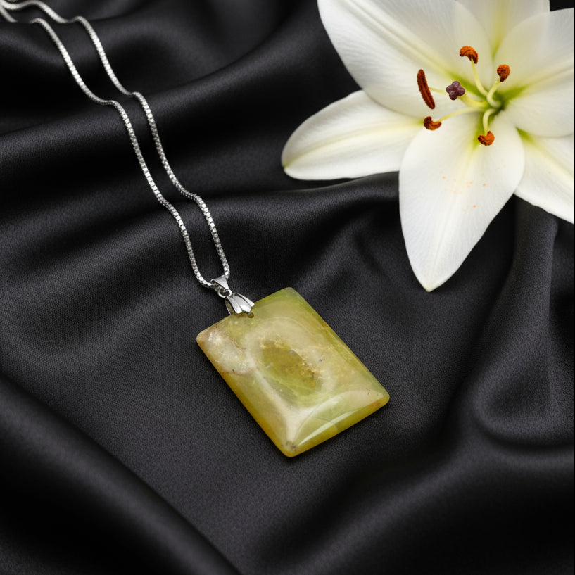collier en pierre verte pour hommes