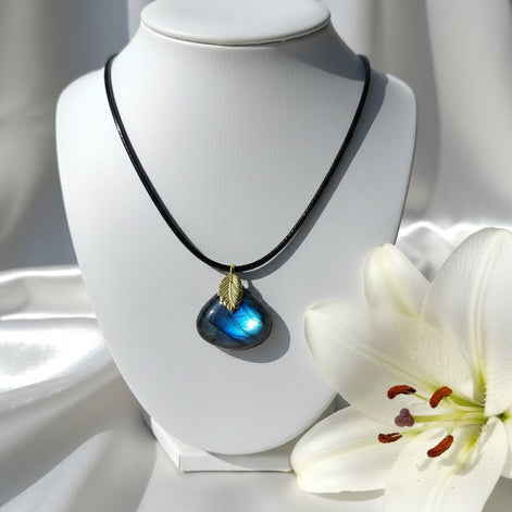 collier noir labradorite
