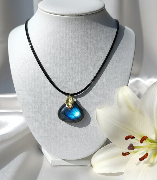 collier noir labradorite