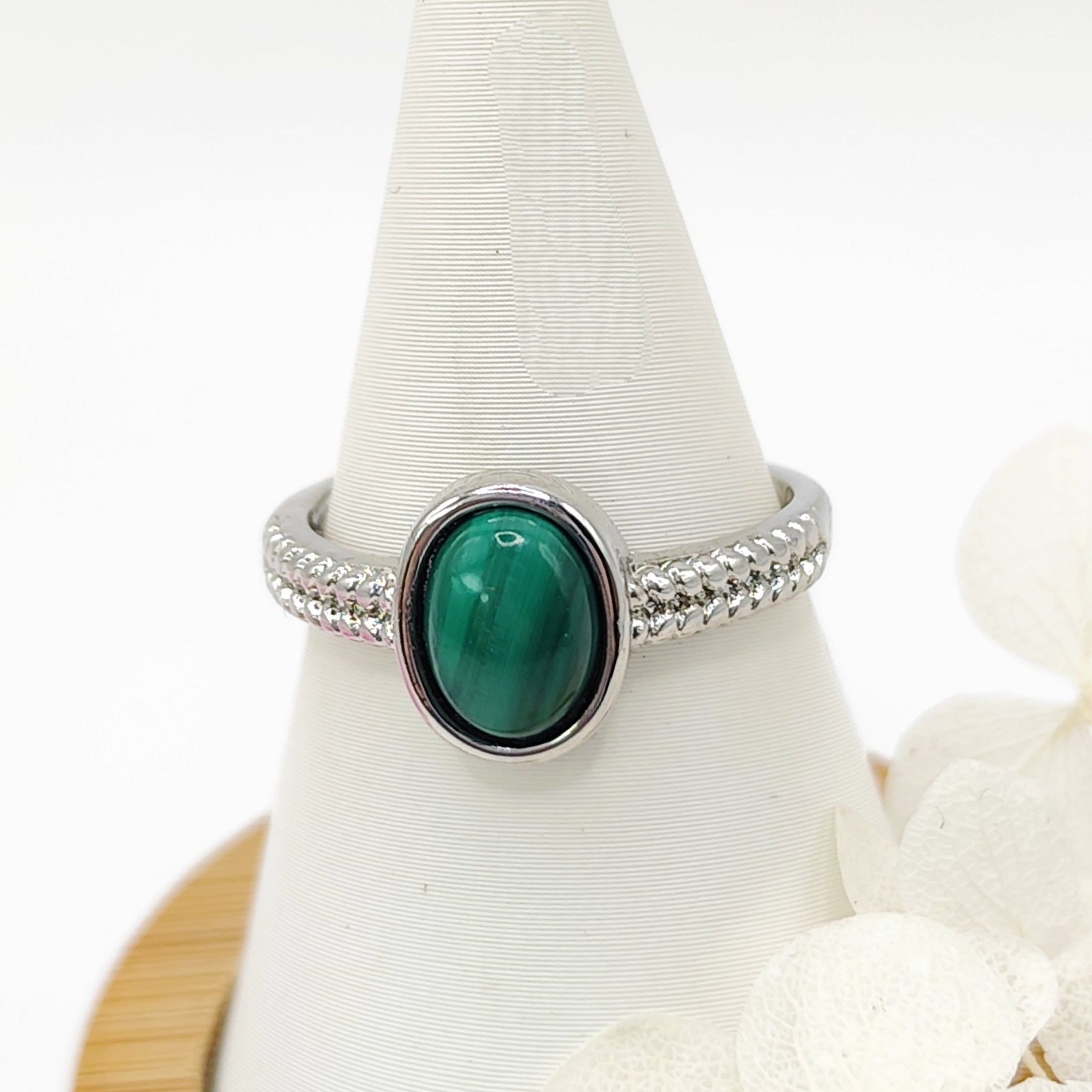 Bague déesse ou princesse argenté et malachite extra, réglable
