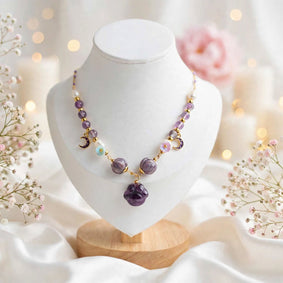 Collier poétique en pierre fluorite violette perles d'eau douce