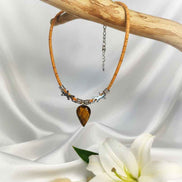 Collier gardien solaire en liège et oeil de tigre