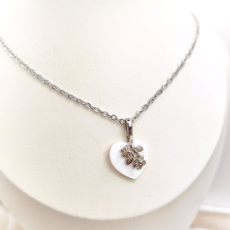 Collier argenté et sa nacre naturelle