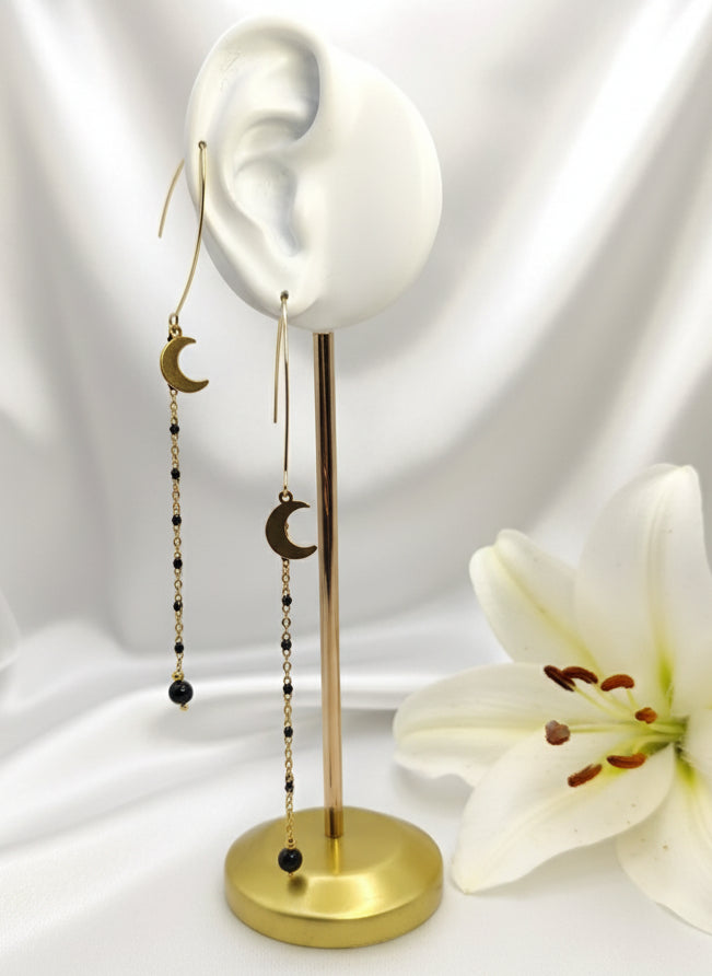 Boucles d'oreilles lune doré en tourmaline noire