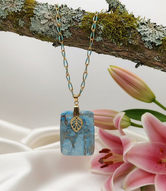 collier doré apatite bleu