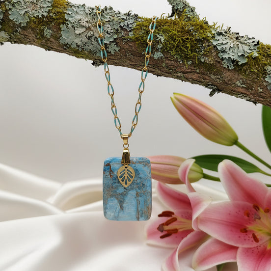collier doré apatite bleu
