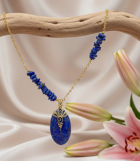 collier doré unalome et pierre