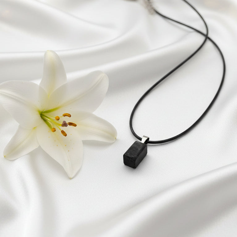 Collier argenté et tourmaline noire au choix