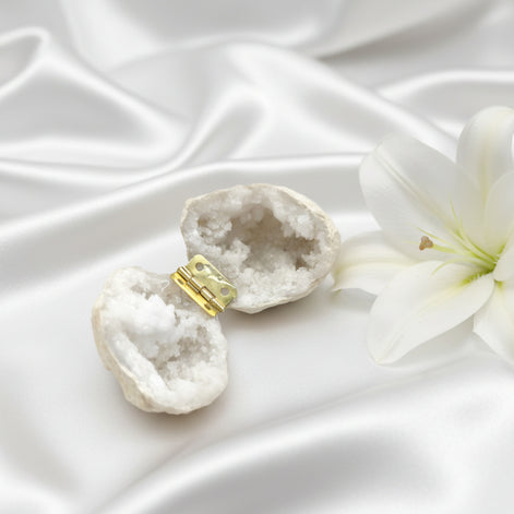 écrin Géode de quartz cristal de roche entière avec charnière