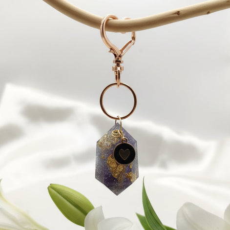 Porte clé orgonite doré en améthyste et coeur
