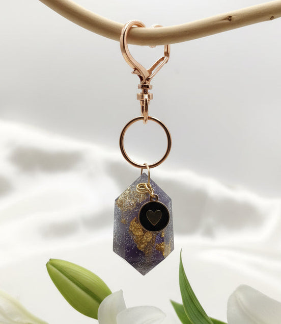 Porte clé orgonite doré en améthyste et coeur