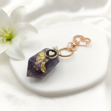 Porte clé orgonite doré en améthyste et coeur
