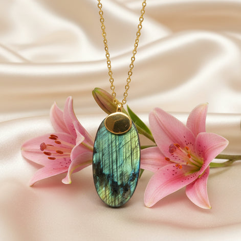 Collier doré, grande pierre de labradorite extra
