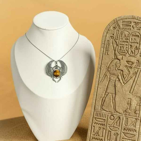 Collier scarabée khépri et labradorite larvikite ou oeil de tigre