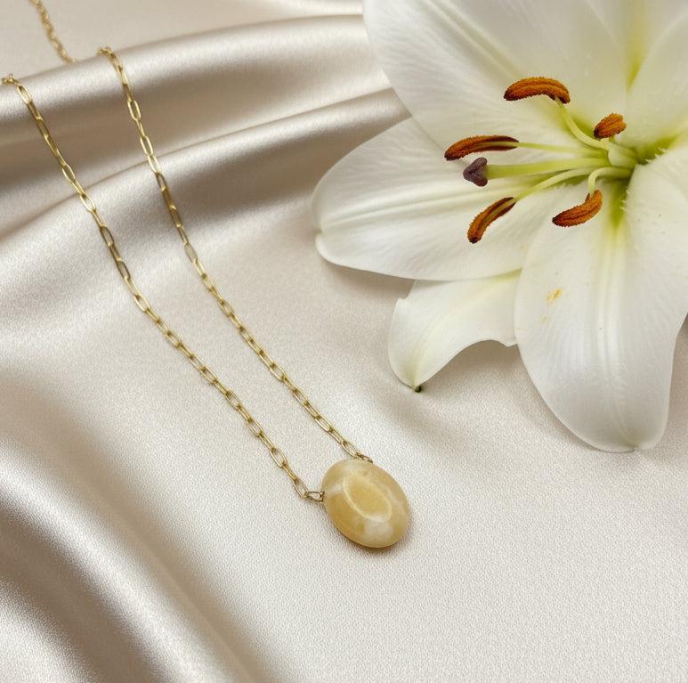 Pierre, collier, pendentif en calcite orange, oeuf, brut, joie et confiance