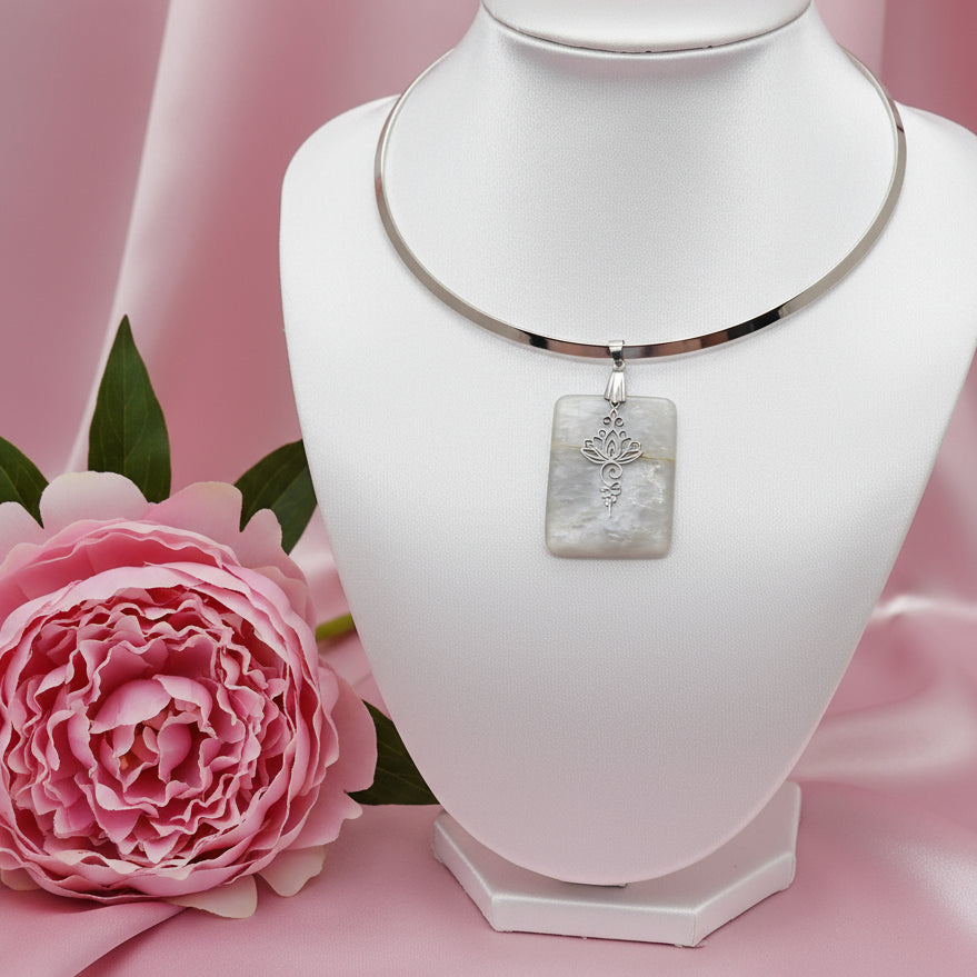 Collier torque argenté et pierre de lune extra