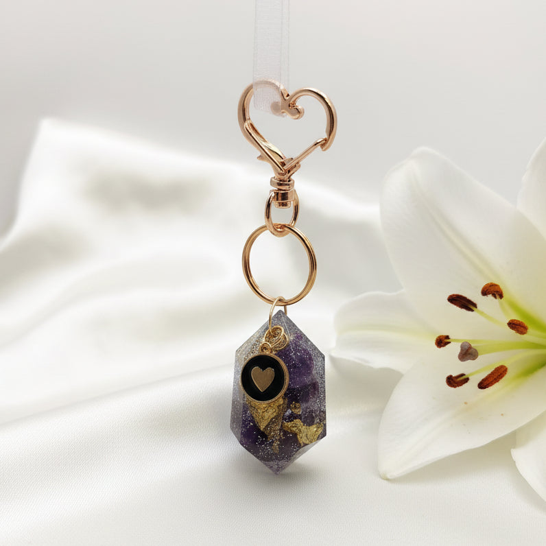 Porte clé orgonite doré en améthyste et coeur