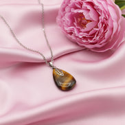 Collier chaine argenté et Œil de Tigre goutte