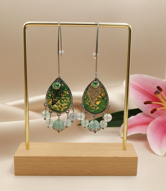 Boucles d’oreilles en Fluorite Verte, argentée, strass et polymère