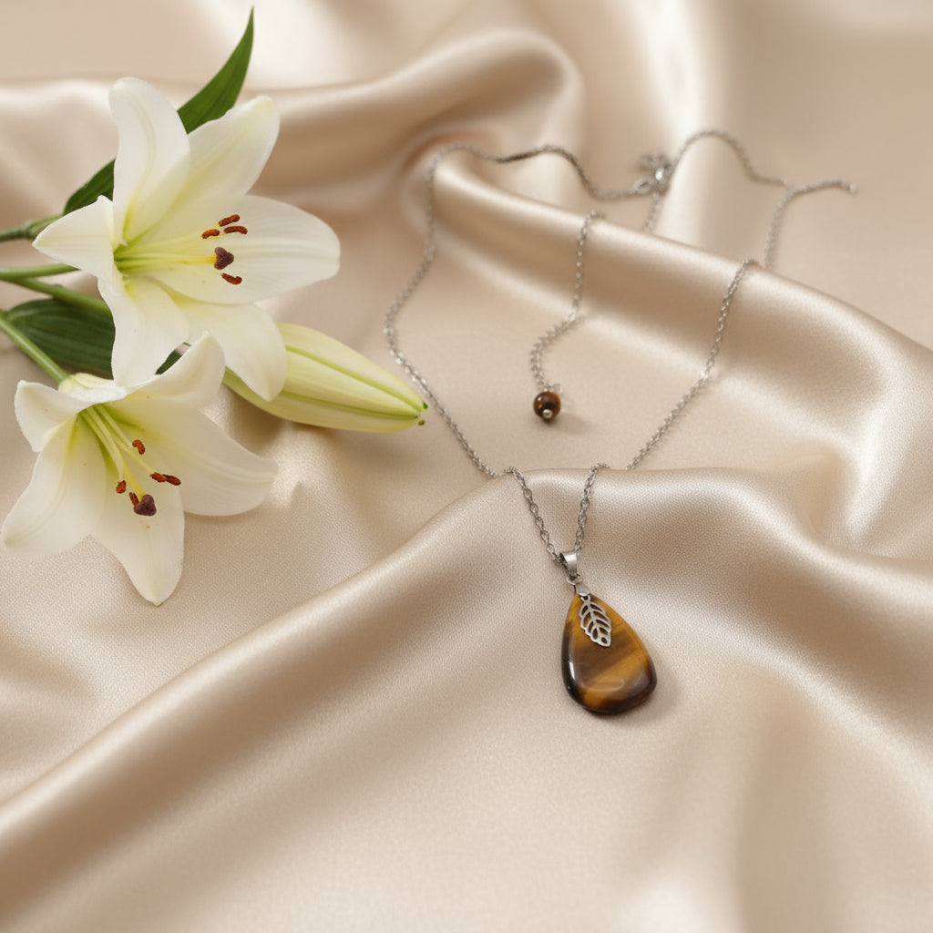 Collier chaine argenté et Œil de Tigre goutte