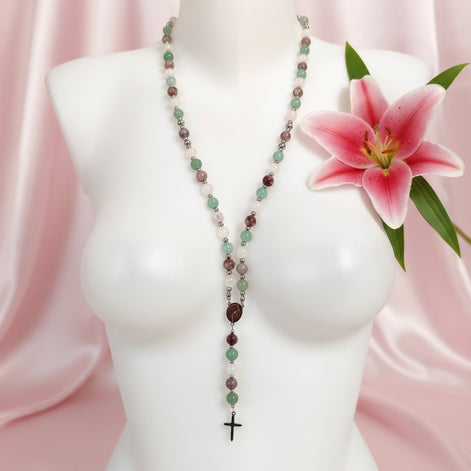 Chapelet sacré Amour de Marie en pierres de quartz rose, aventurine verte et tourmaline rose 