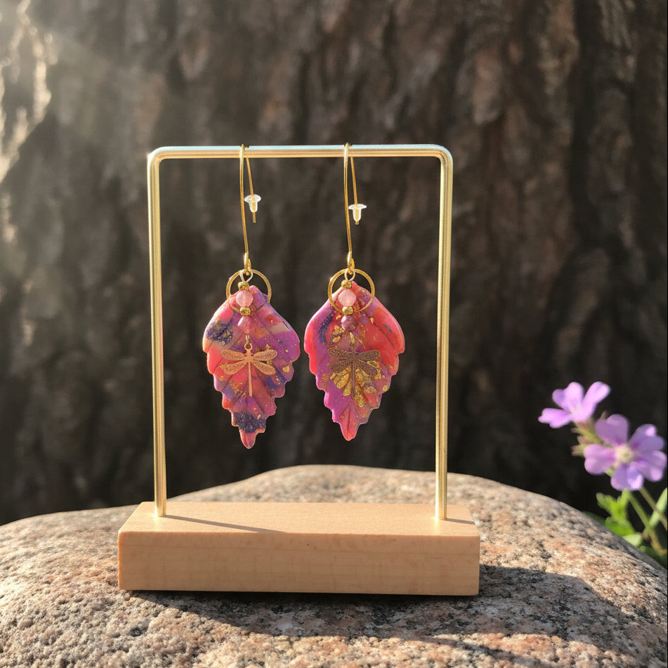 Boucles d’oreilles dorées Tourmaline rose et Libellule