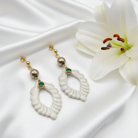 boucles d oreilles créateur blanc doré