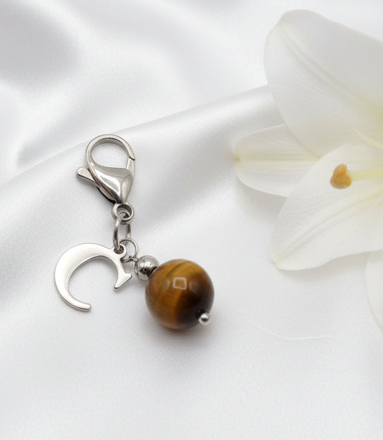 Bijou de soin en pierre personnalisé pour chien et chat avec initiale